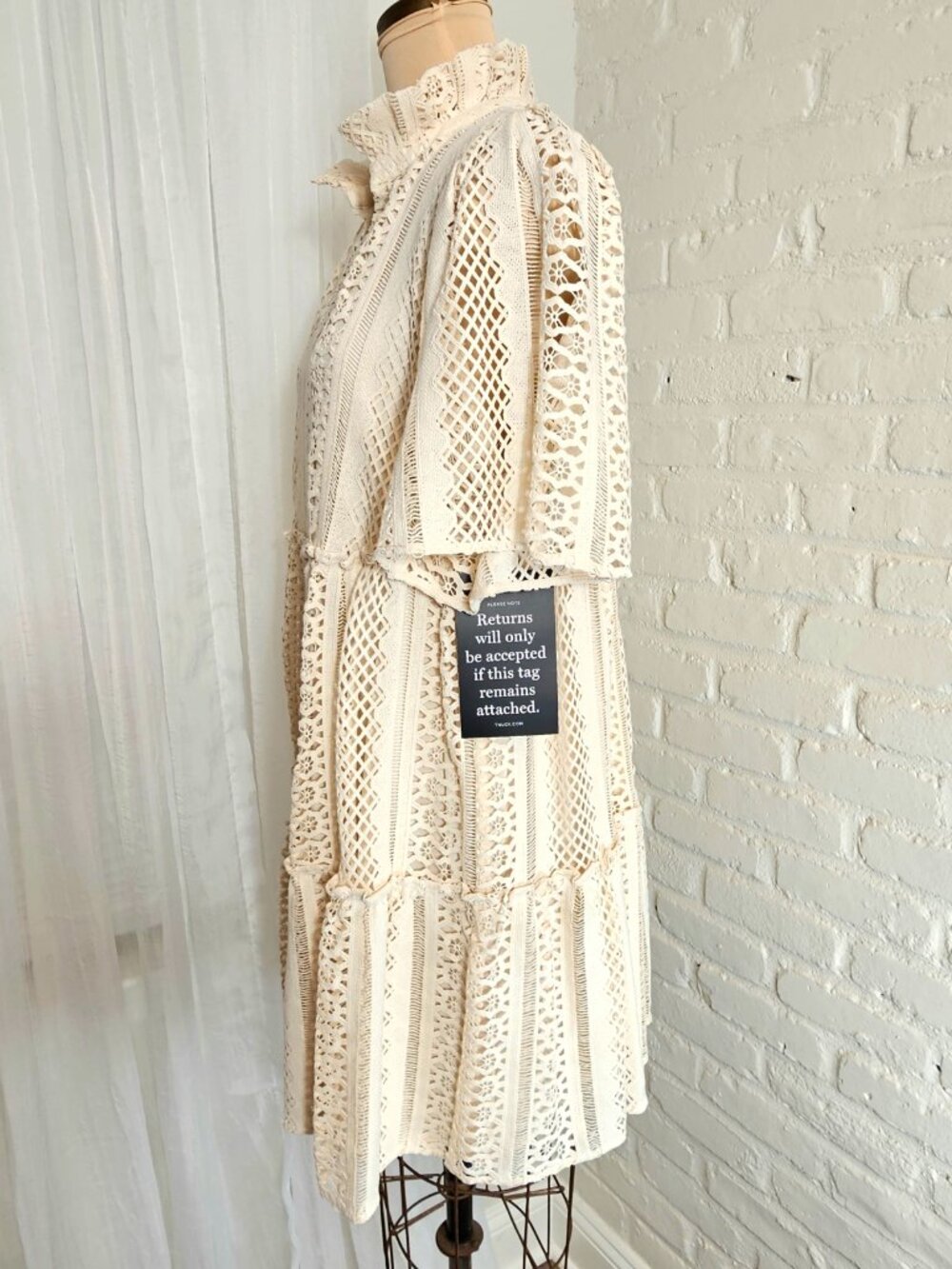 Tuckernuck NWT Cream Eyelet Lace Tiered Mini Dress  Size L - Picture 6 of 10